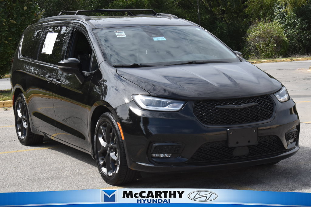 Used 2025 Chrysler Pacifica Limited FWD image 1