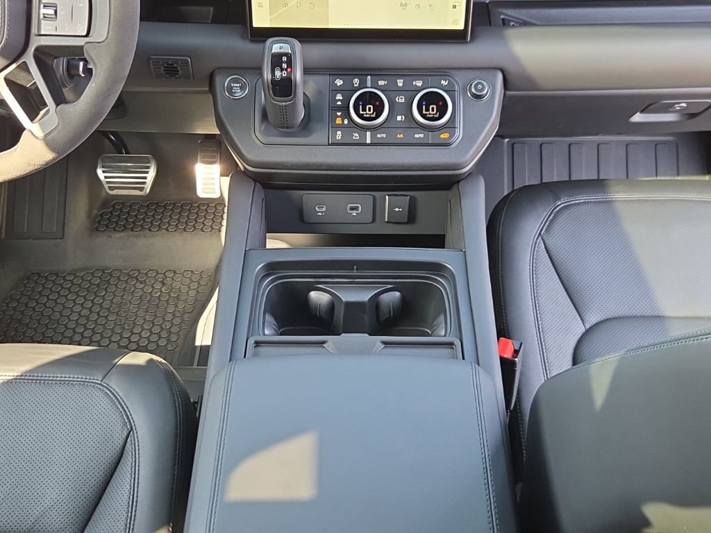 Used 2023 Land Rover Defender 90 V8 image 23