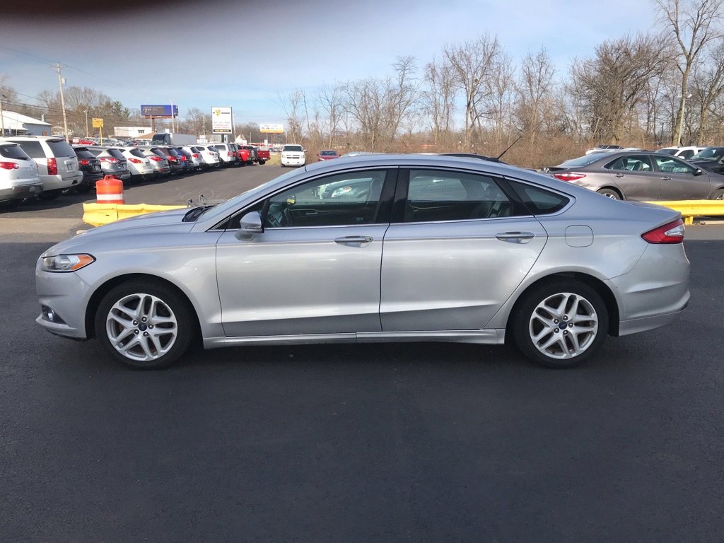 Used 2016 Ford Fusion SE w/ Equipment Group 202A image 6