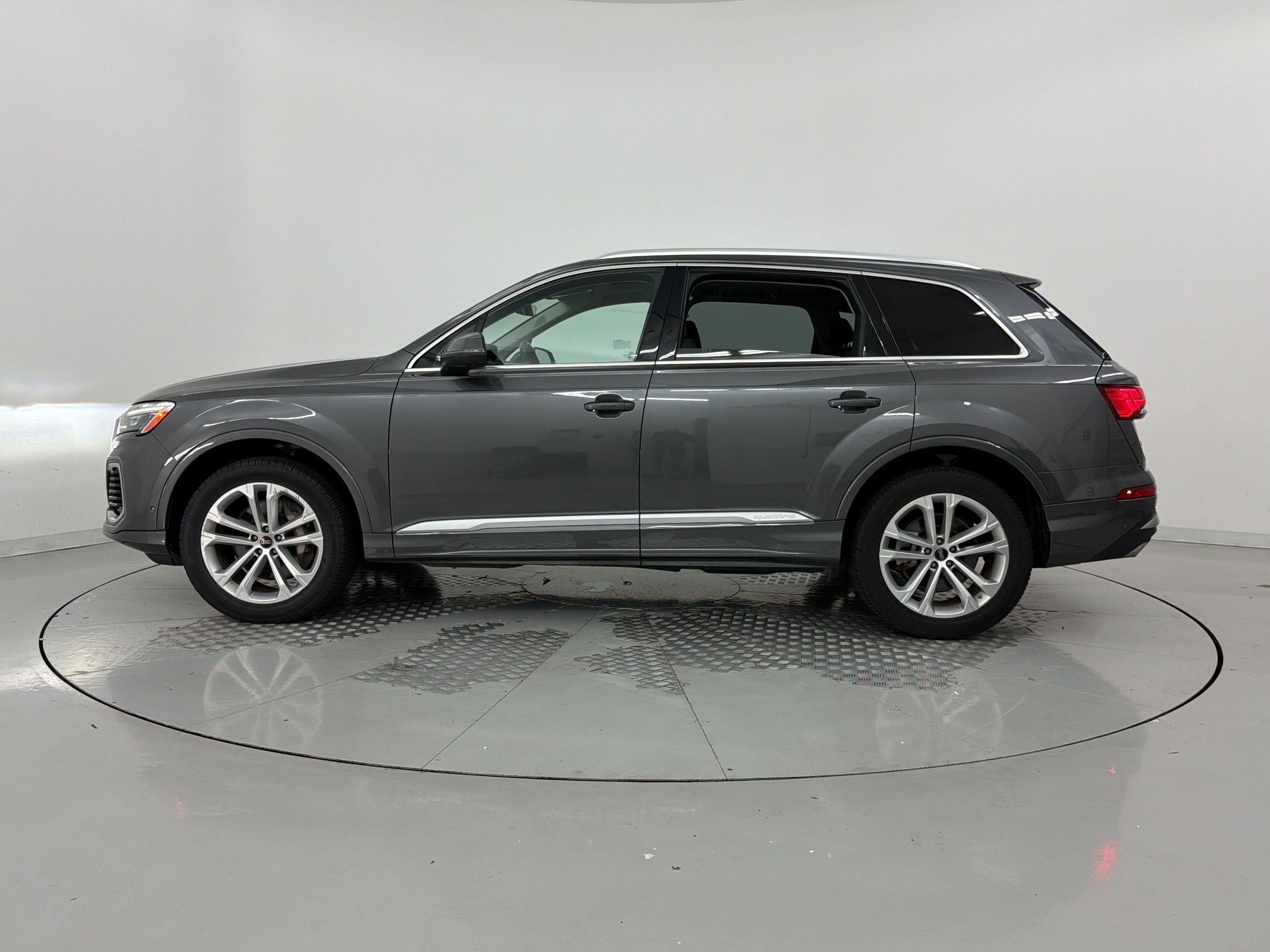 Used 2025 Audi Q7 3.0T Premium Plus AWD/4WD image 2