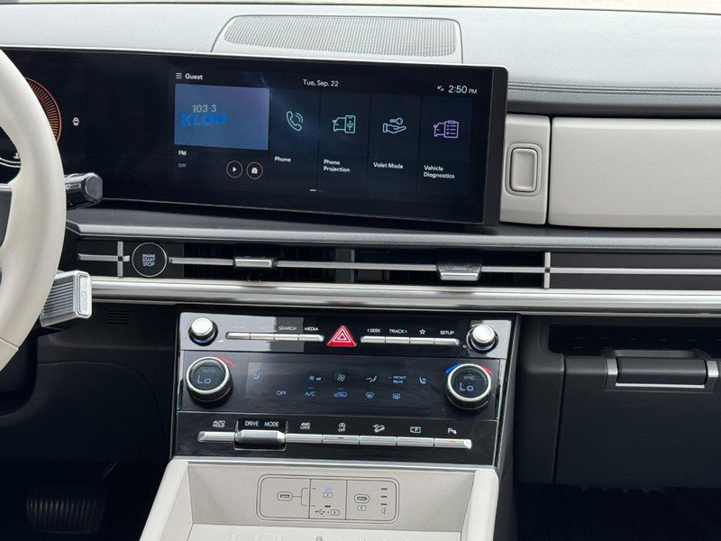 Used 2025 Hyundai Santa Fe SEL AWD/4WD image 13