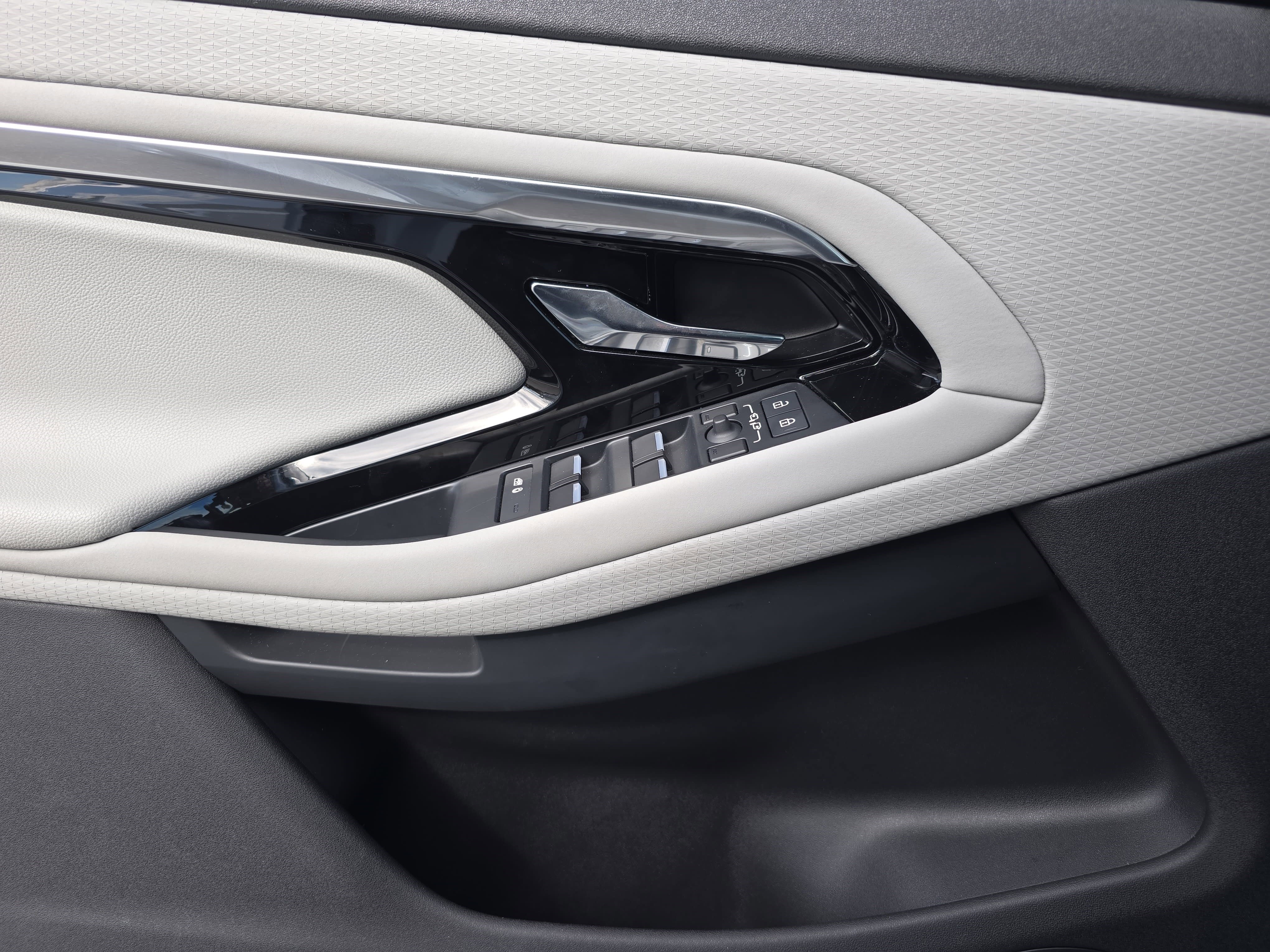 Used 2023 Land Rover Range Rover Evoque S image 26