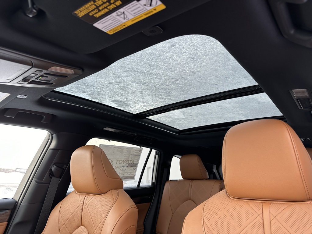 New 2026 Toyota Highlander Platinum image 35