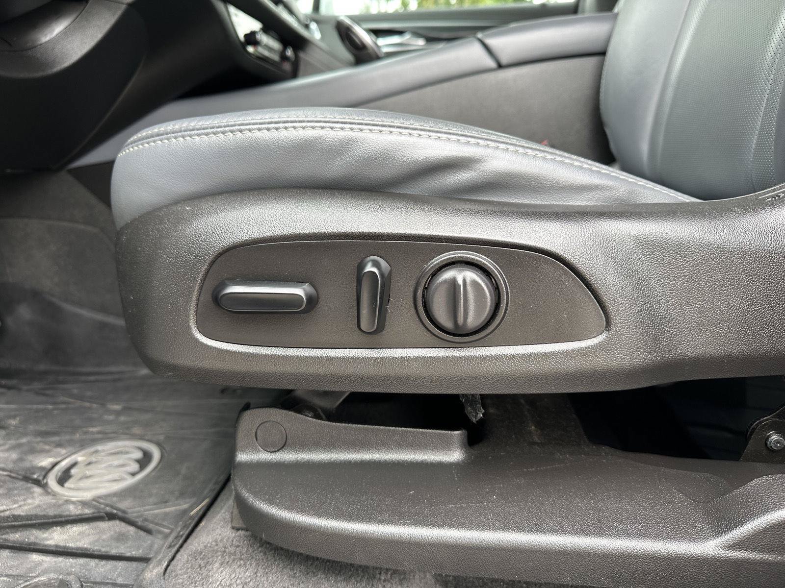 Used 2019 Buick Enclave Essence FWD image 17