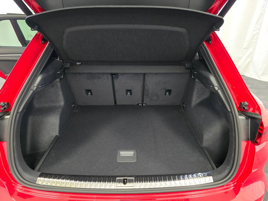 New 2025 Audi Q3 2.0T Premium image 11