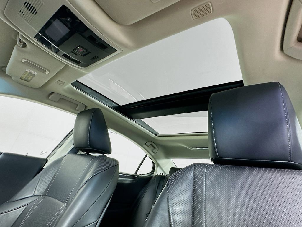 Used 2019 Lexus ES 350 Luxury w/ Accessory Package 2 image 27