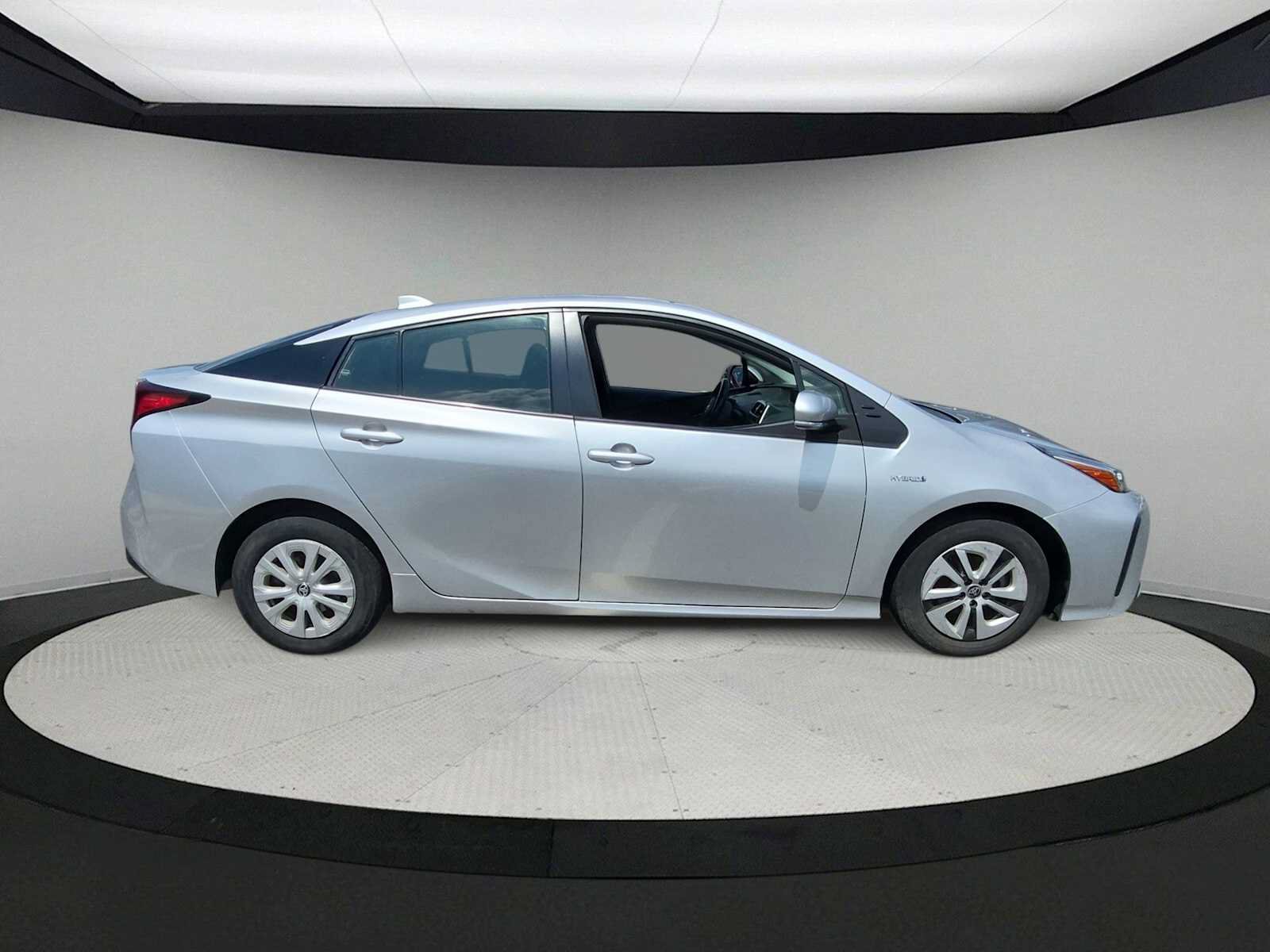 Used 2022 Toyota Prius L Eco FWD image 9