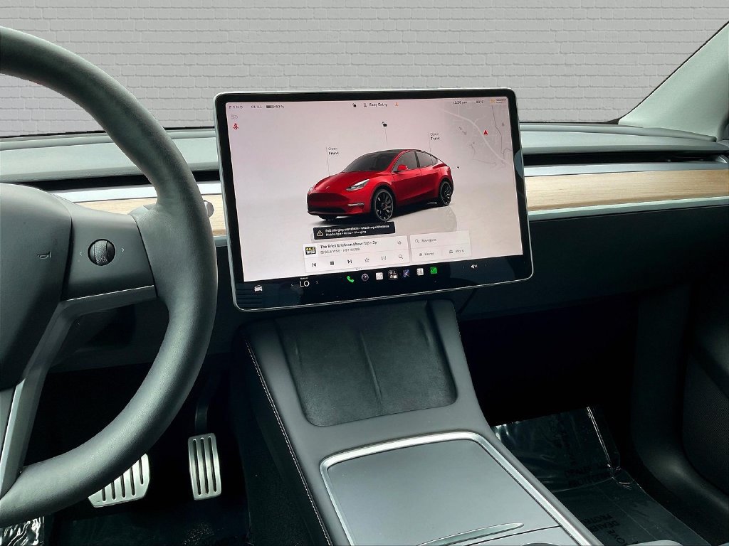 Used 2023 Tesla Model Y Performance AWD/4WD image 9