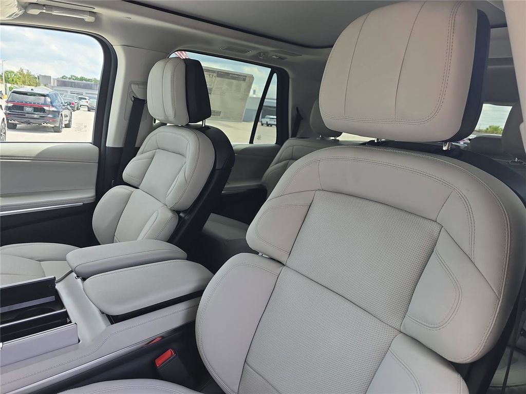 New 2026 Lincoln Navigator Reserve AWD/4WD image 14
