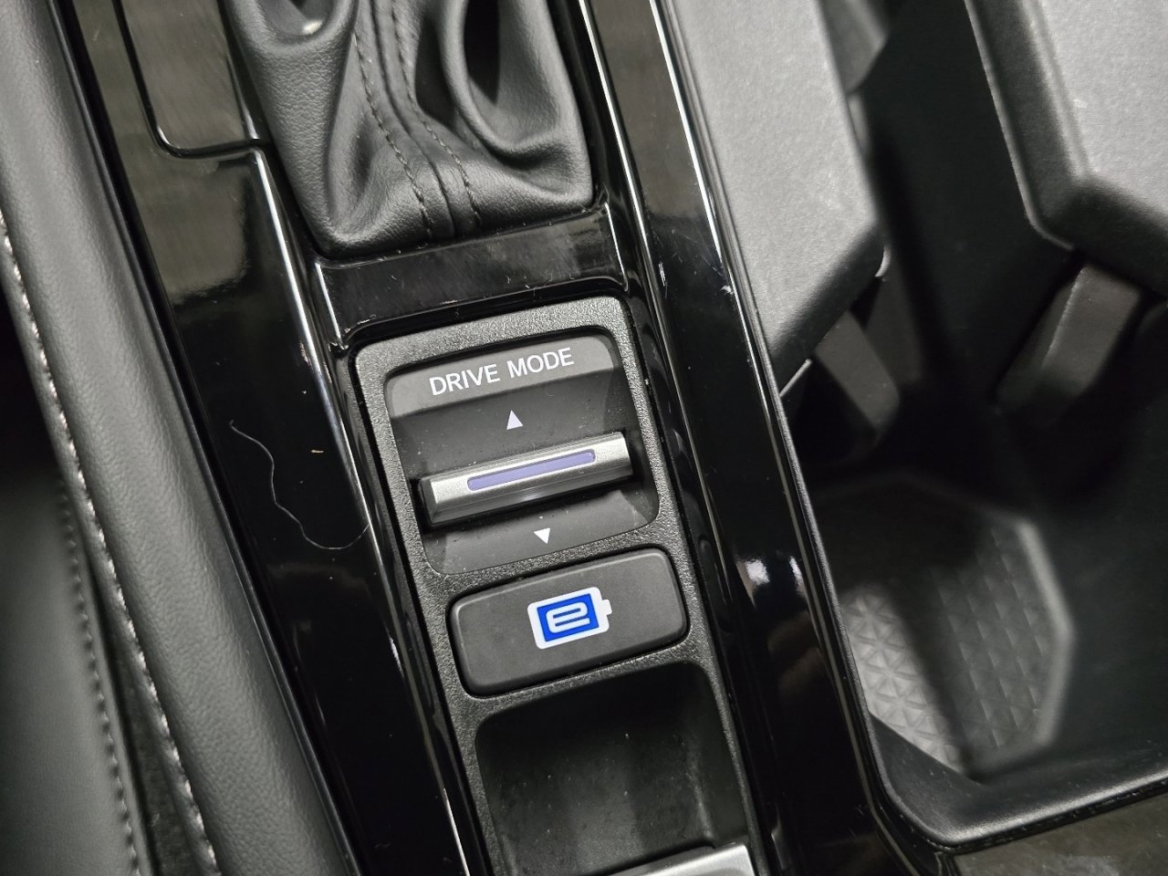 Used 2024 Honda Accord Touring image 8