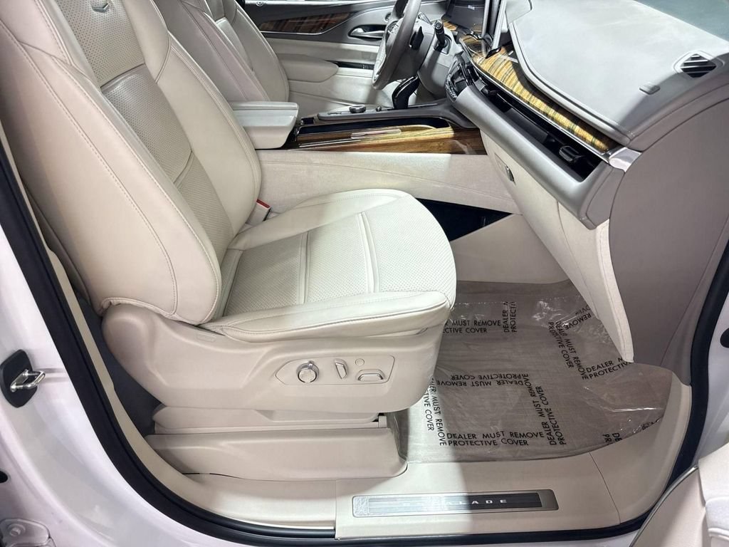 Used 2023 Cadillac Escalade Premium Luxury Platinum AWD/4WD image 31