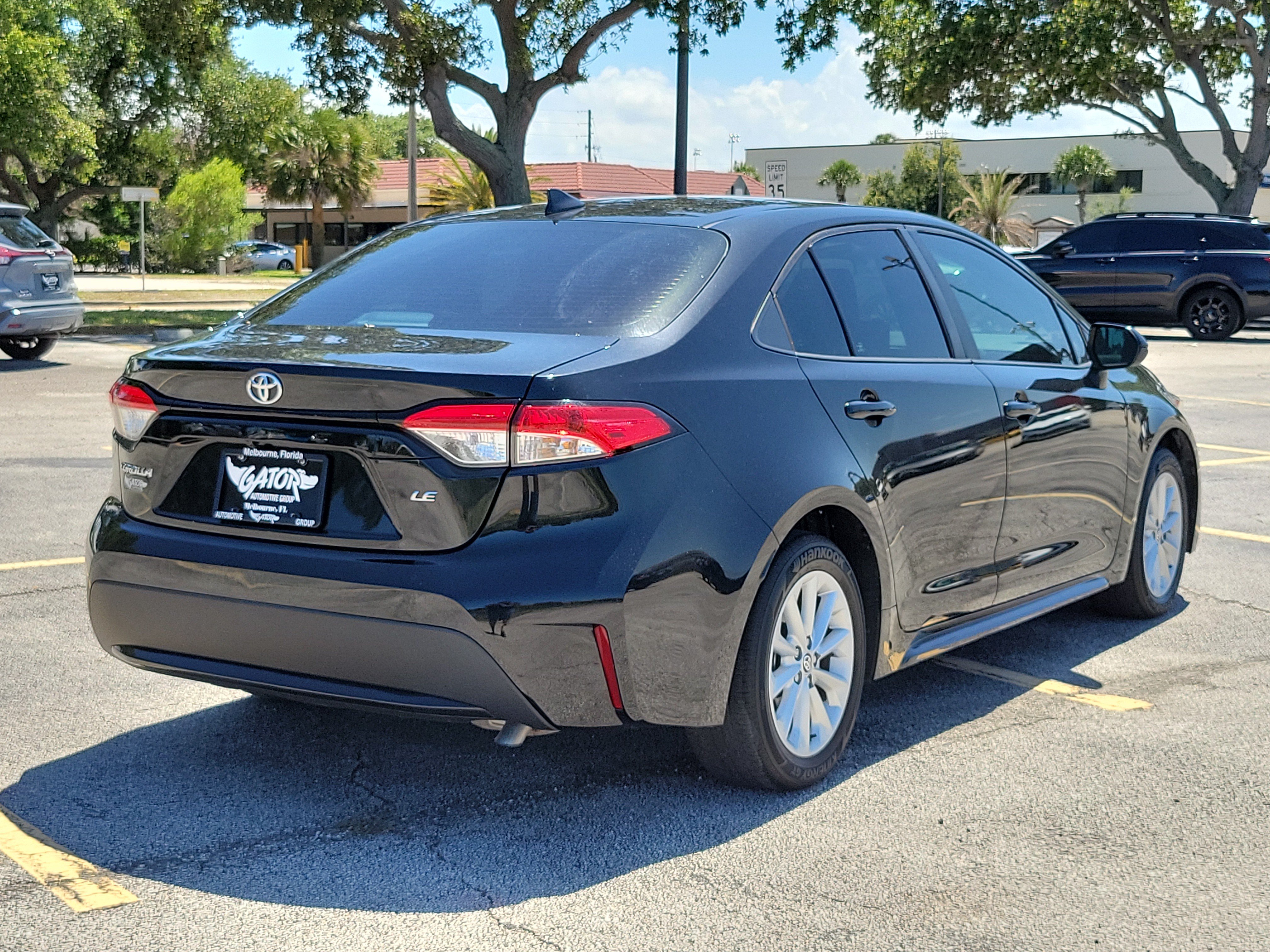 Used 2022 Toyota Corolla LE w/ LE Convenience Package FWD image 4