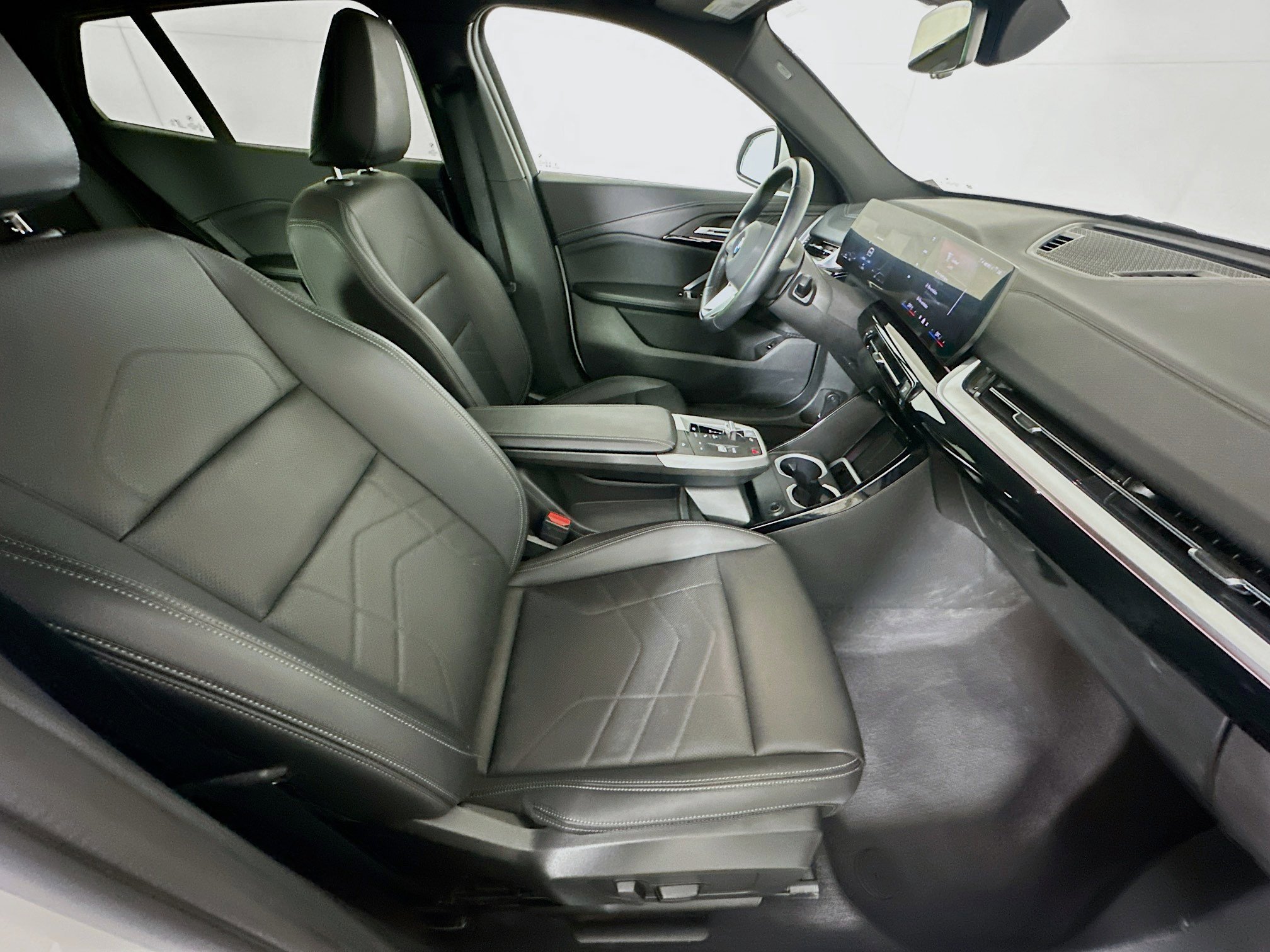 Used 2025 BMW X2 xDrive28i image 32