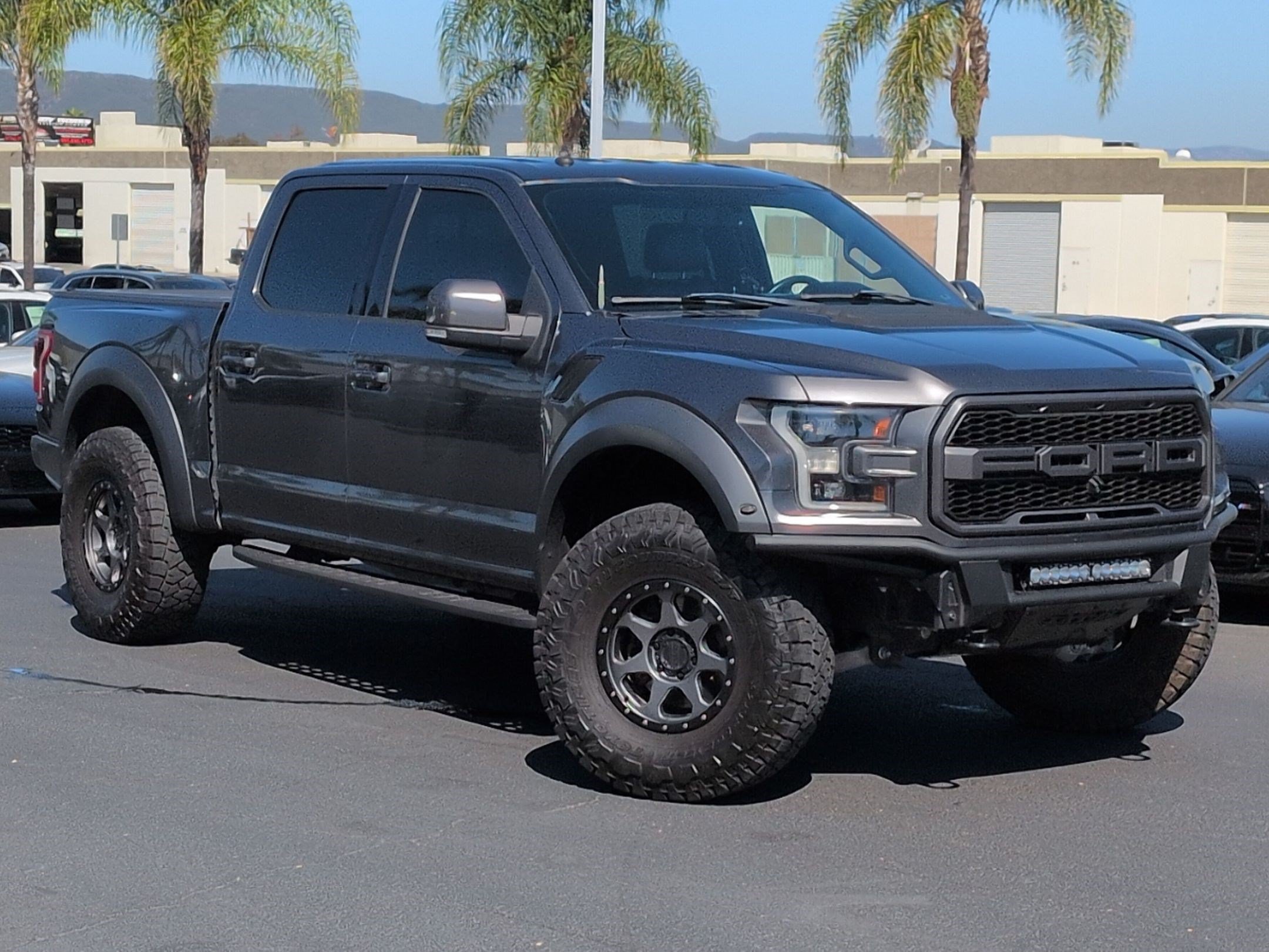 Used 2018 Ford F150 Raptor w/ Equipment Group 802A Luxury AWD/4WD image 2