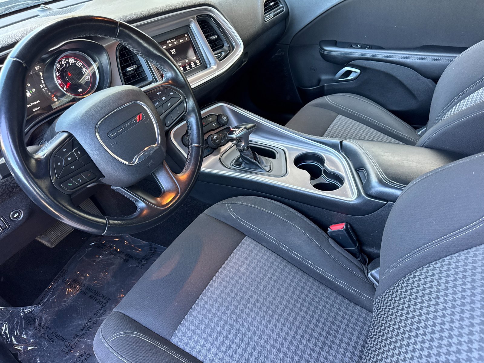 Used 2022 Dodge Challenger SXT RWD image 10