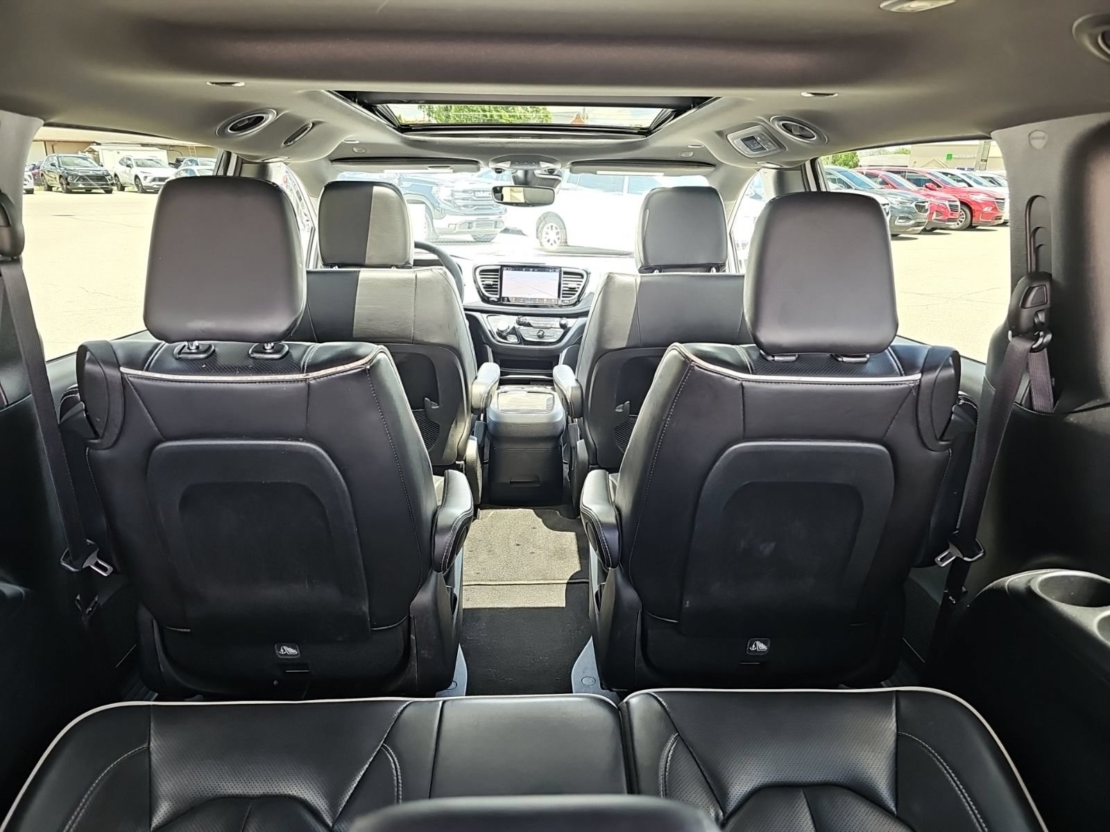 Used 2024 Chrysler Pacifica Premium FWD image 27