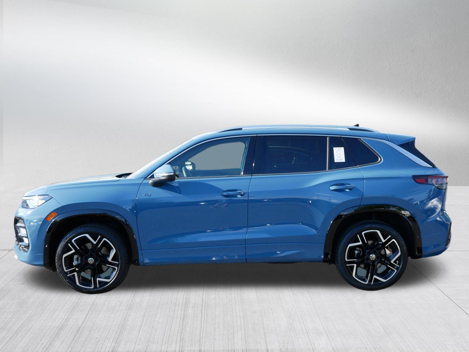 Certified 2025 Volkswagen Tiguan SEL R-Line AWD/4WD image 4