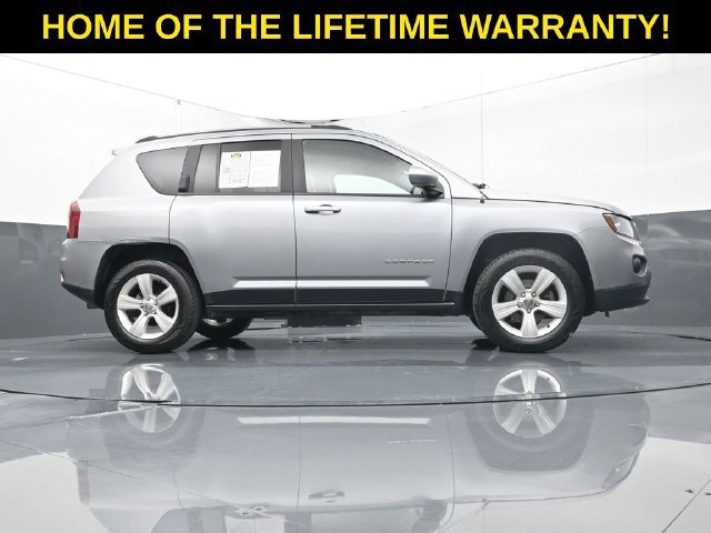 Used 2017 Jeep Compass Latitude AWD/4WD image 41