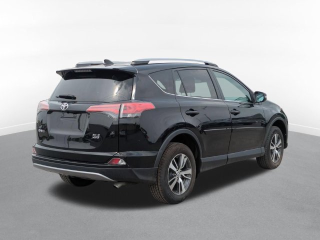 Used 2018 Toyota RAV4 XLE w/ Plus Extra Value Package AWD/4WD image 3
