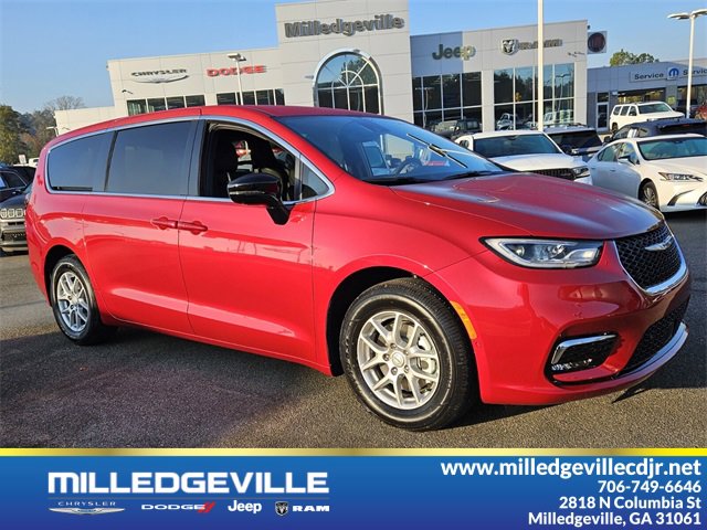 New 2026 Chrysler Pacifica Select