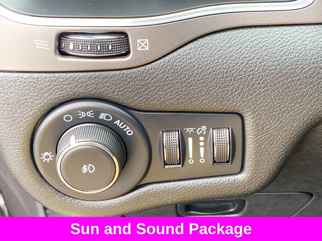 Used 2022 Jeep Cherokee Latitude Lux w/ Sun & Sound Group image 19
