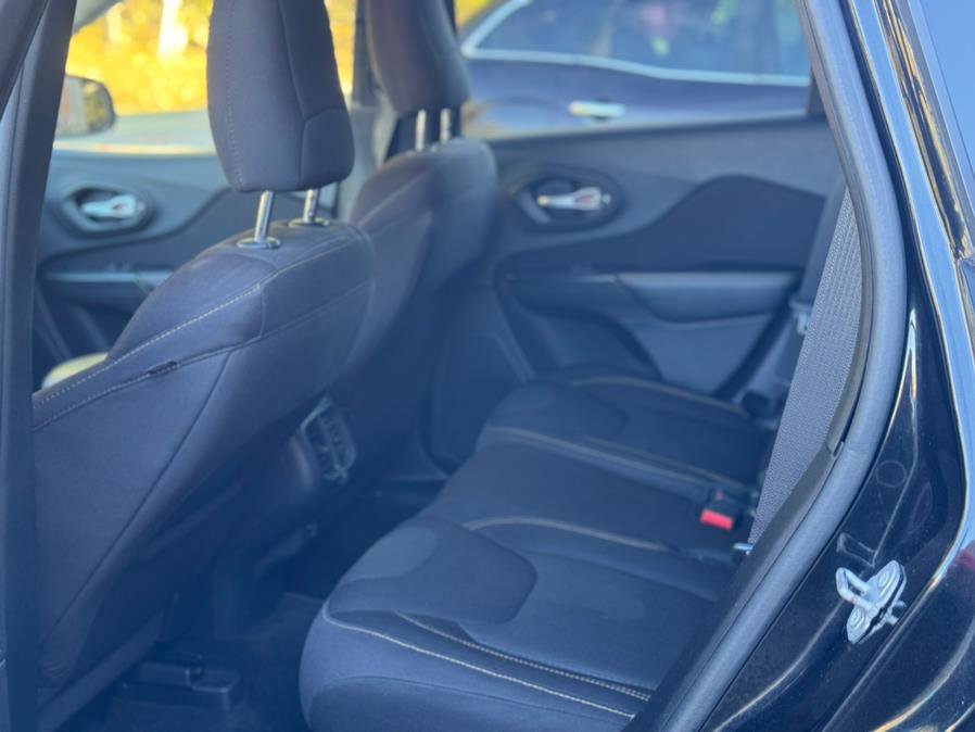 Used 2016 Jeep Cherokee Latitude w/ Safety/Convenience Group image 12