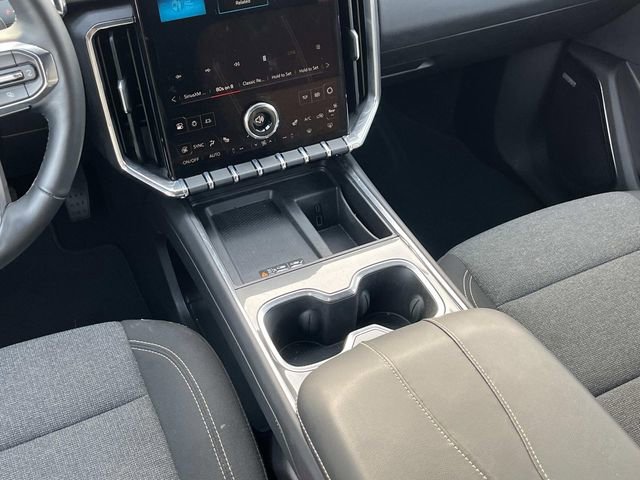 Used 2025 GMC Acadia Elevation image 14