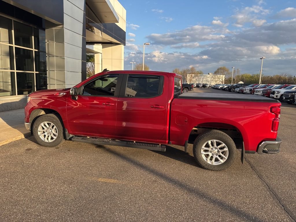 Used 2023 Chevrolet Silverado 1500 LT w/ Z71 Off-Road Package AWD/4WD image 9