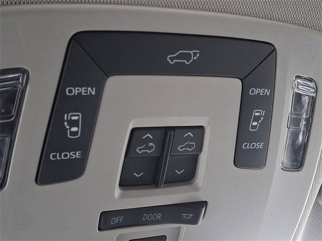 Used 2024 Toyota Sienna XLE image 28