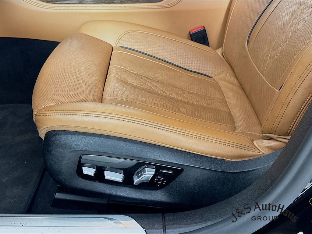 Used 2021 BMW 740i xDrive w/ M Sport Package image 25