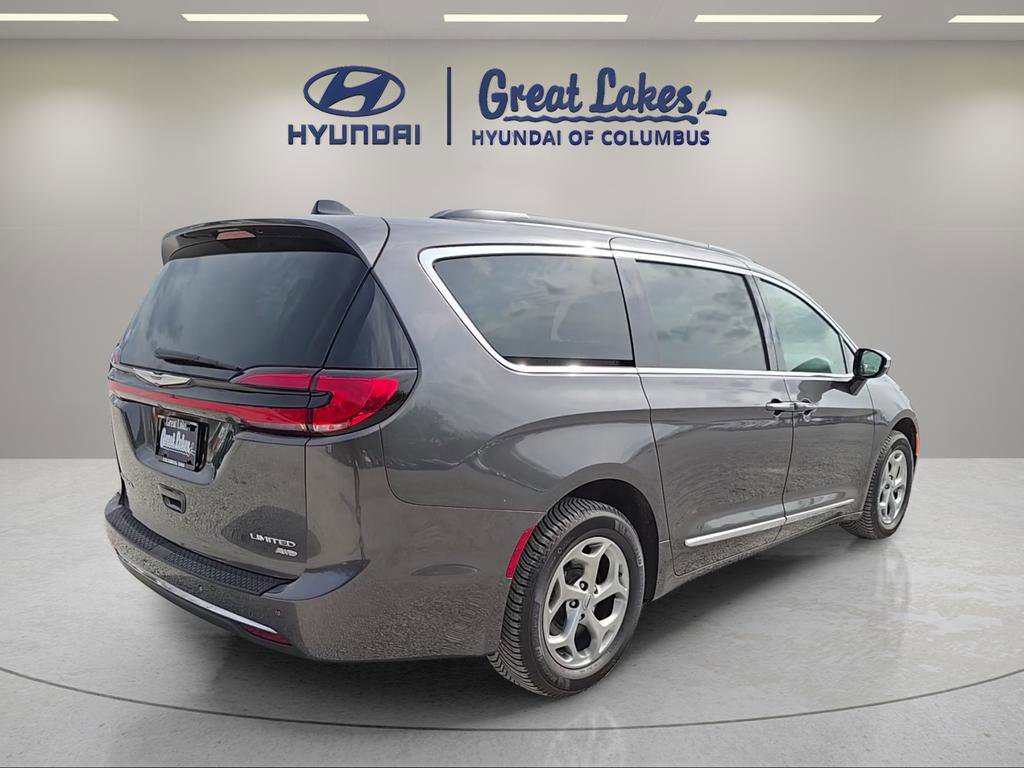 Used 2023 Chrysler Pacifica Limited AWD/4WD image 5