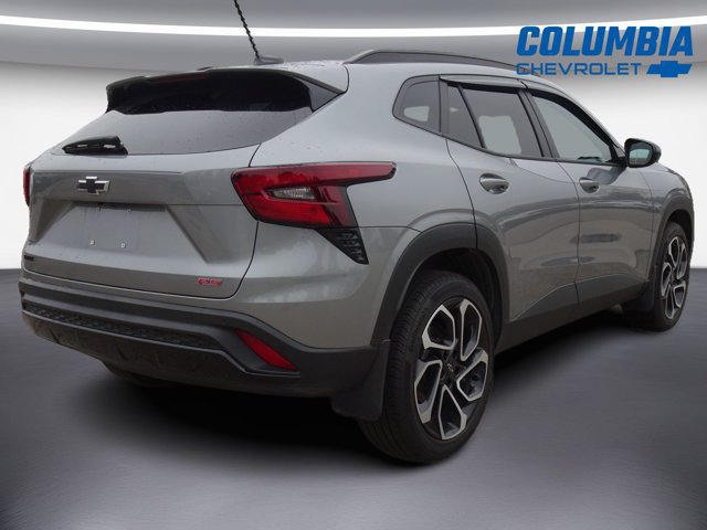 Used 2025 Chevrolet Trax RS w/ Sunroof Package FWD image 3