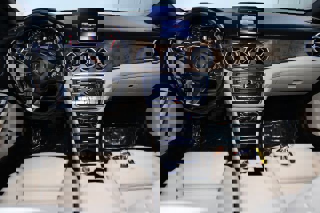 Used 2018 Mercedes-Benz GLA 250 4MATIC image 2