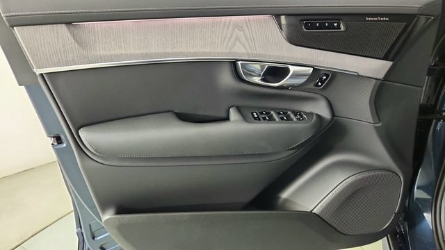 New 2026 Volvo XC90 T8 Ultra w/ Protection Package AWD/4WD image 9