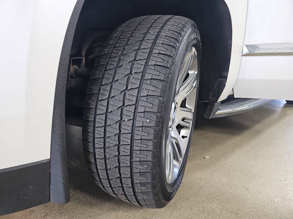 Certified 2018 Cadillac Escalade ESV Luxury AWD/4WD image 39