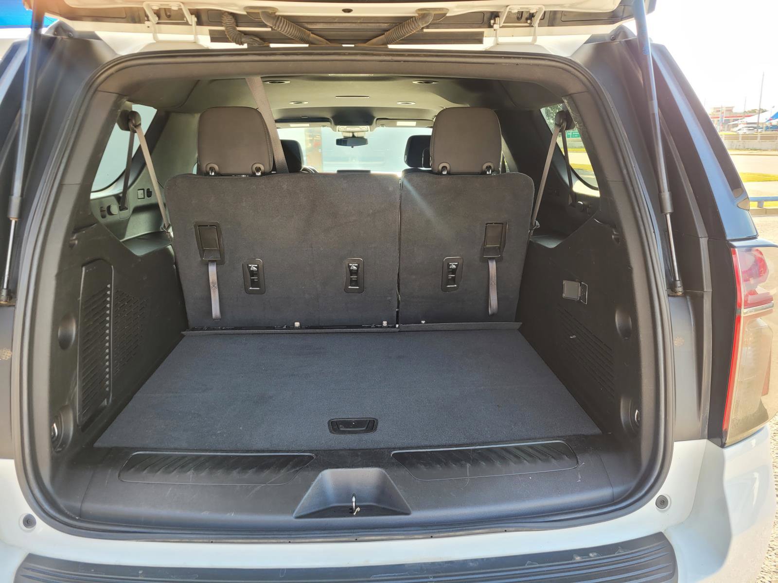 Used 2023 Chevrolet Suburban LS RWD image 13