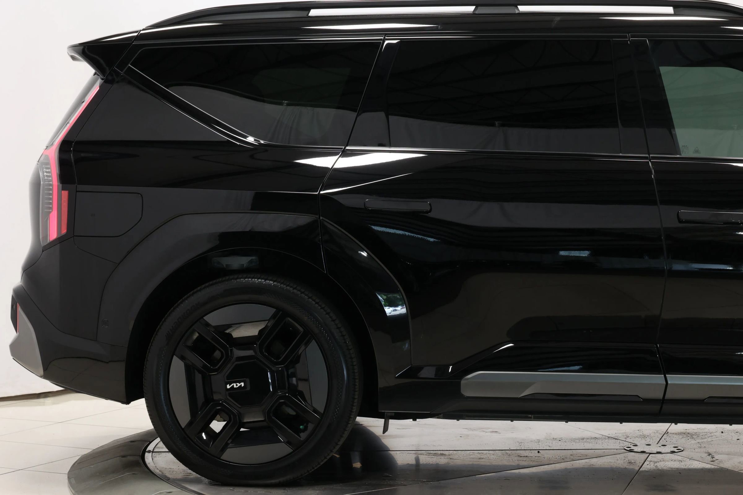 Used 2024 Kia EV9 GT-Line image 98