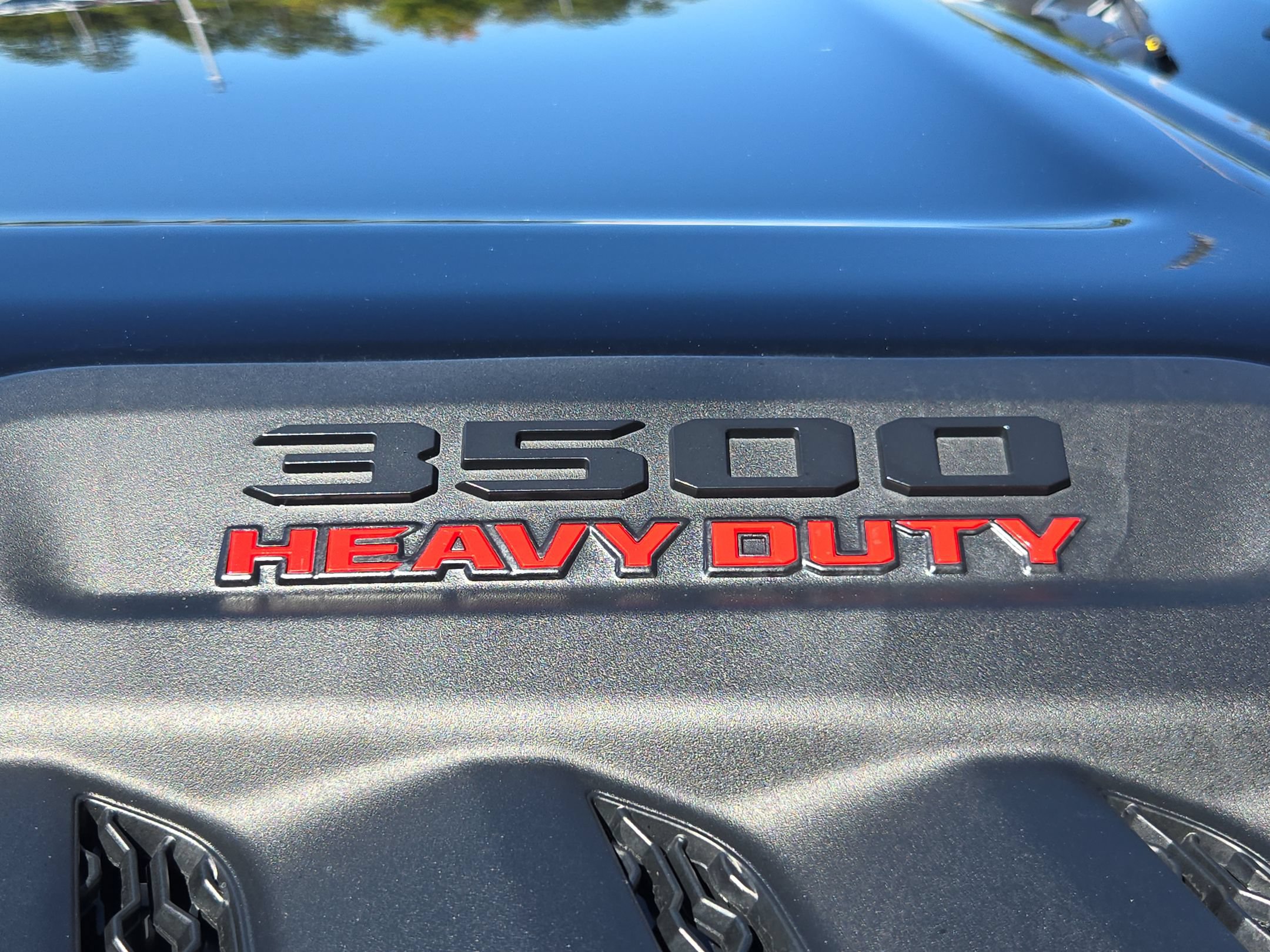 Used 2025 RAM 3500 Laramie AWD/4WD image 37