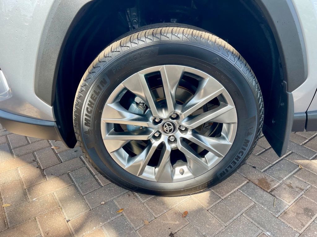 Used 2025 Toyota RAV4 XLE Premium image 10