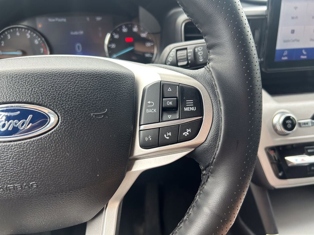 Used 2024 Ford Explorer XLT w/ Equipment Group 202A AWD/4WD image 32