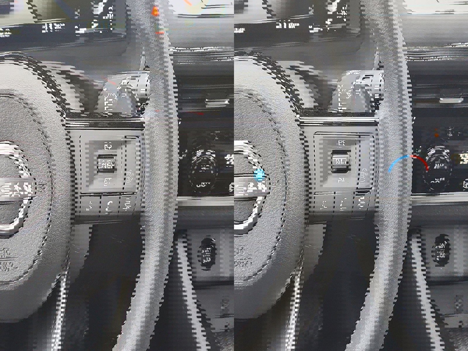 Used 2024 Nissan Rogue SL image 16