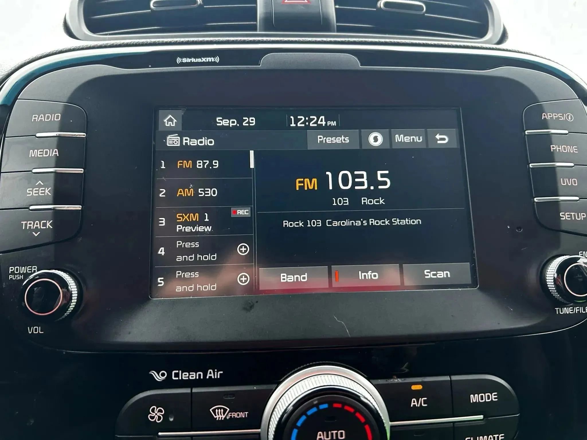 Used 2018 Kia Soul ! image 17