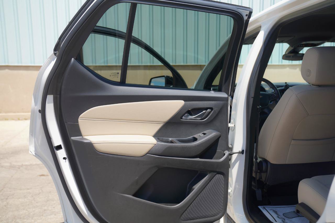 Used 2023 Chevrolet Traverse LS AWD/4WD image 30