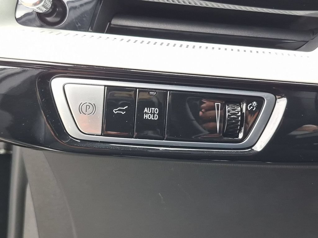 Used 2027 Cadillac Optiq Luxury RWD image 16