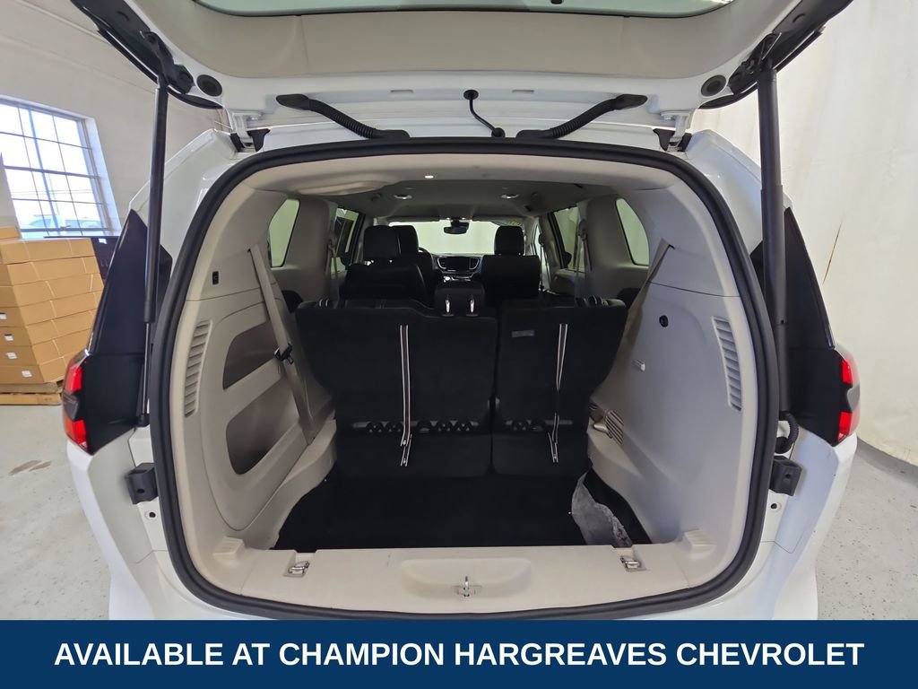 Used 2024 Chrysler Pacifica Touring-L FWD image 34