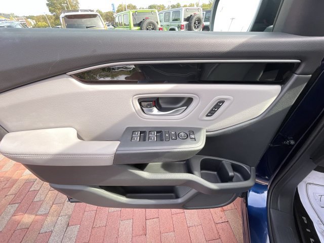 Used 2023 Honda Pilot Touring image 10