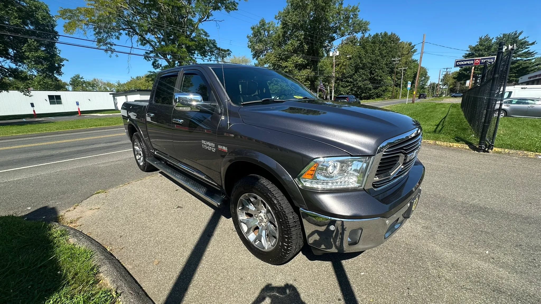 Used 2017 RAM 1500 Limited AWD/4WD image 3