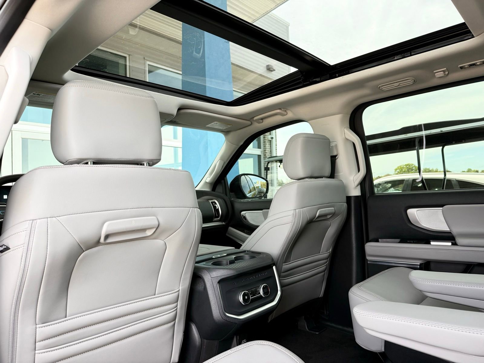 Used 2025 Ford Expedition Active image 24