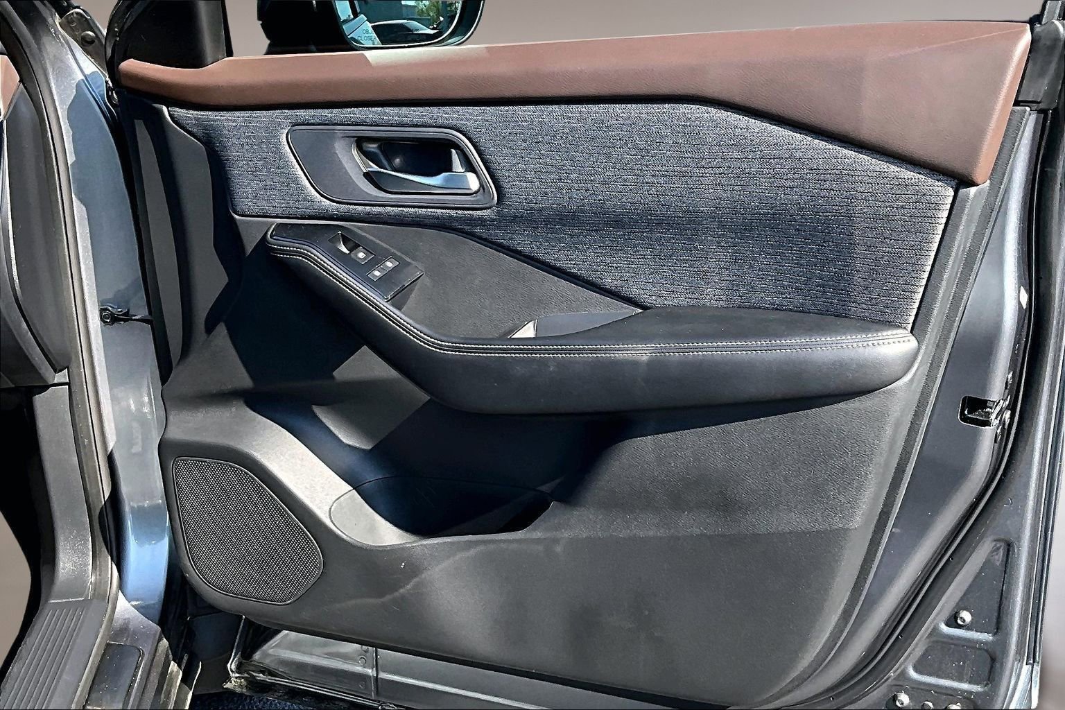 Used 2023 Nissan Rogue SV image 28