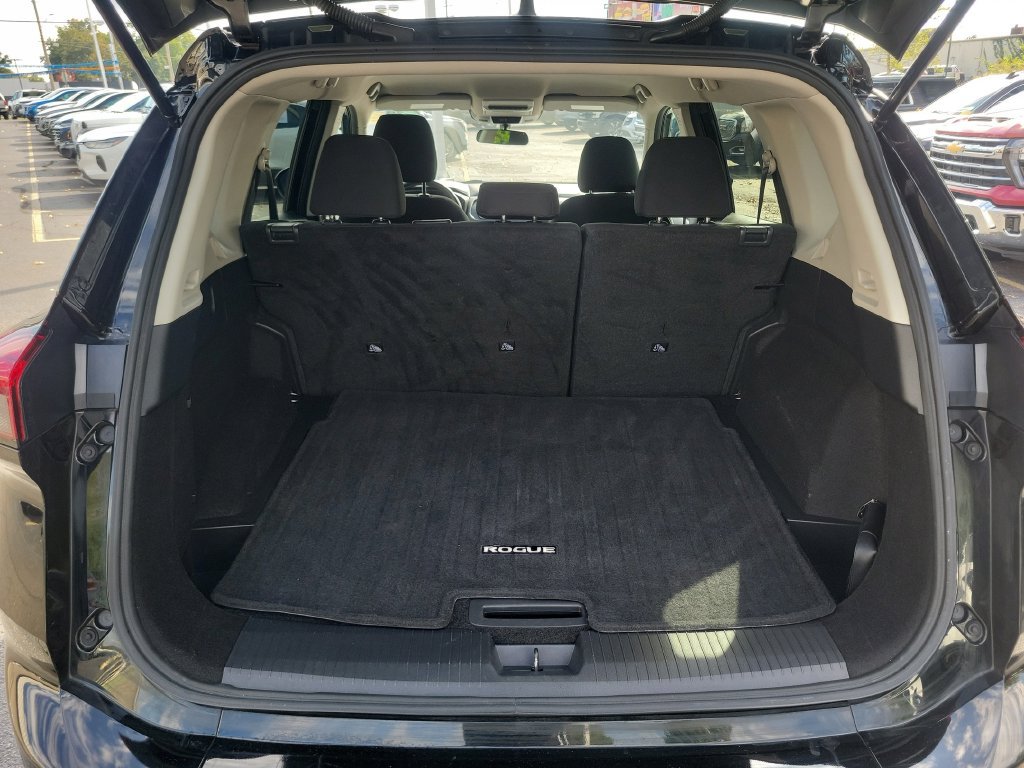 Used 2024 Nissan Rogue S FWD image 12